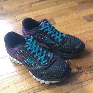 Women’s Brooks Ghost 9 Running Shoes. Size 9.5 women’s.